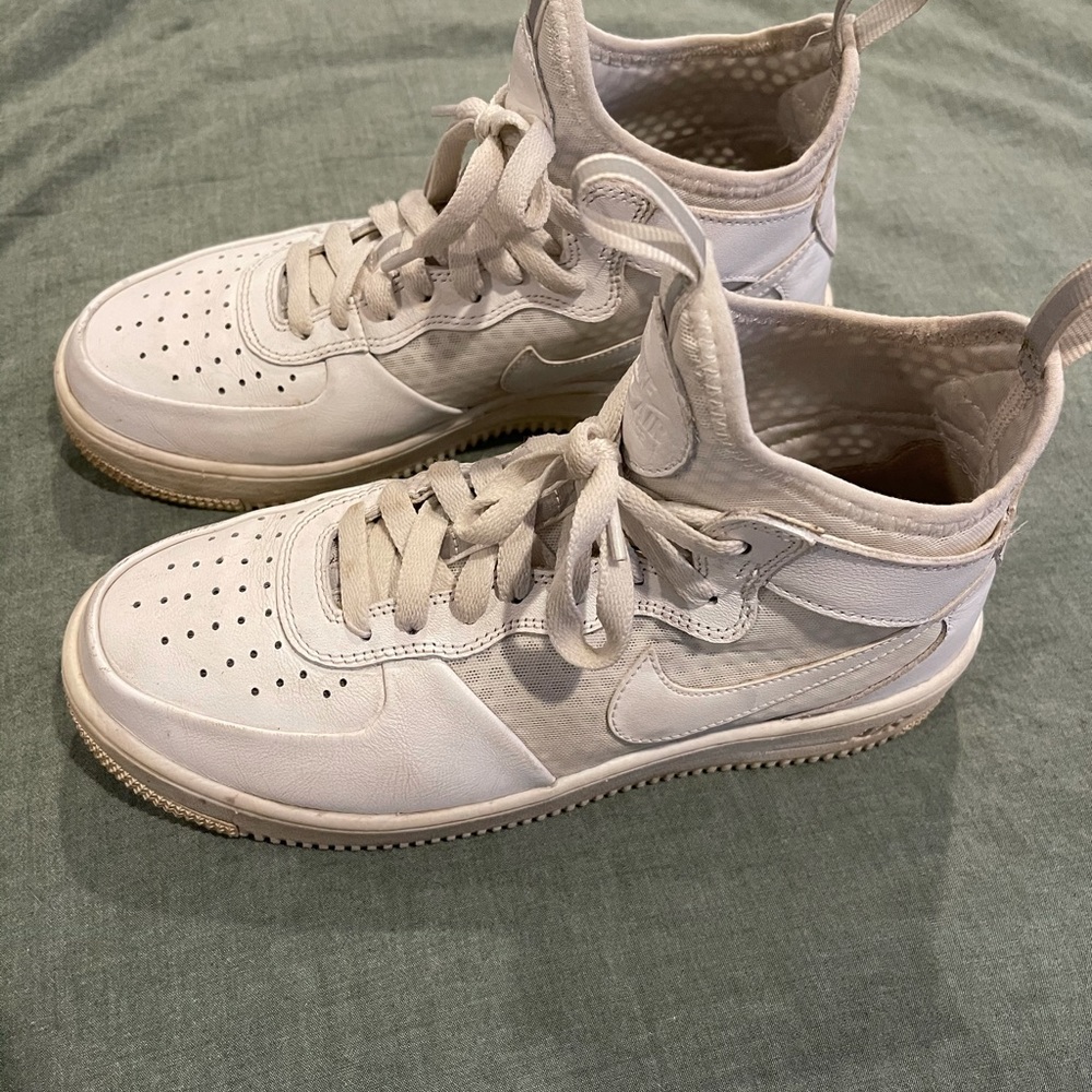 Nike ultraforce Mids size 7.5